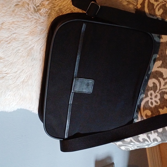 HARTMANN black nylon & leather unisex messenger bag  computer crossbody carryon - Picture 2 of 16